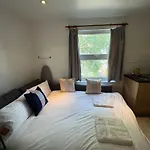 Flat 6 In Acton
